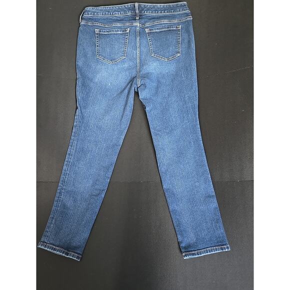 Torrid Women's Boyfriend Straight Jeans Blue 12R Whiskers, Vintage Stretch - Picture 2 of 10